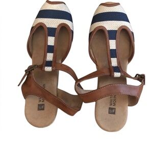 White Mountain, Sandals